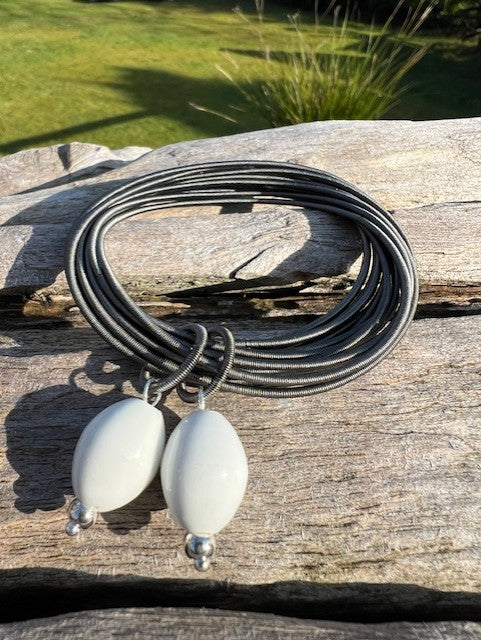 Rios Bracelet - Hematite Wire & White Bead