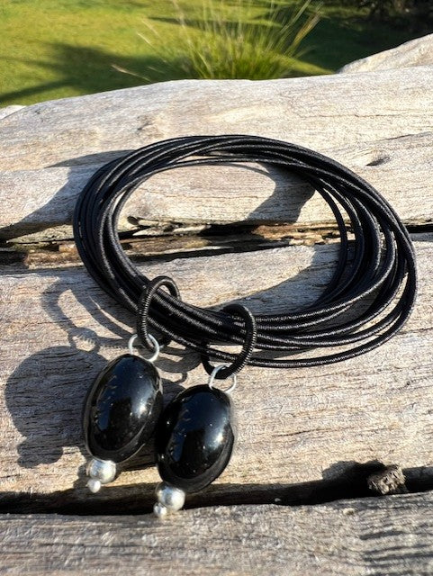 Rios Bracelet - Black Wire & Black Bead