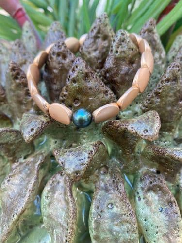 Ginkgo Bracelet - Gold Disc With Green Pearl