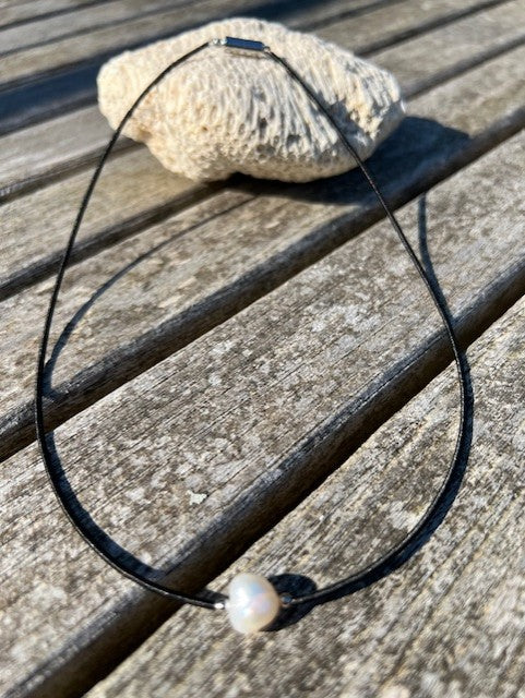 Joy Necklace - Black with White Pearl