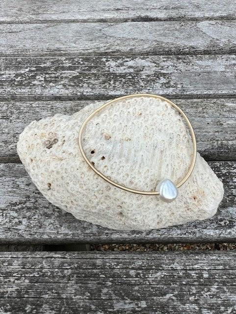 Joy Bracelet - Gold with White Pearl