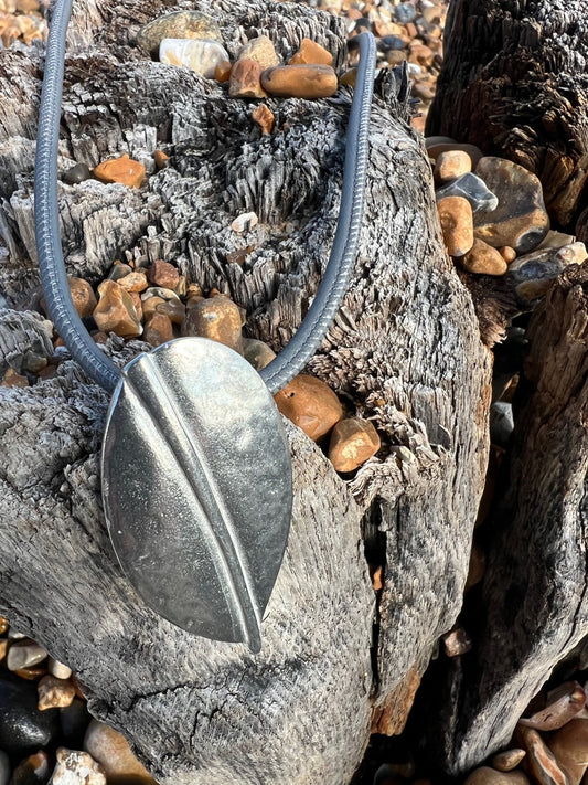 Leaf Necklace Short - Dark Grey Nappa Leather